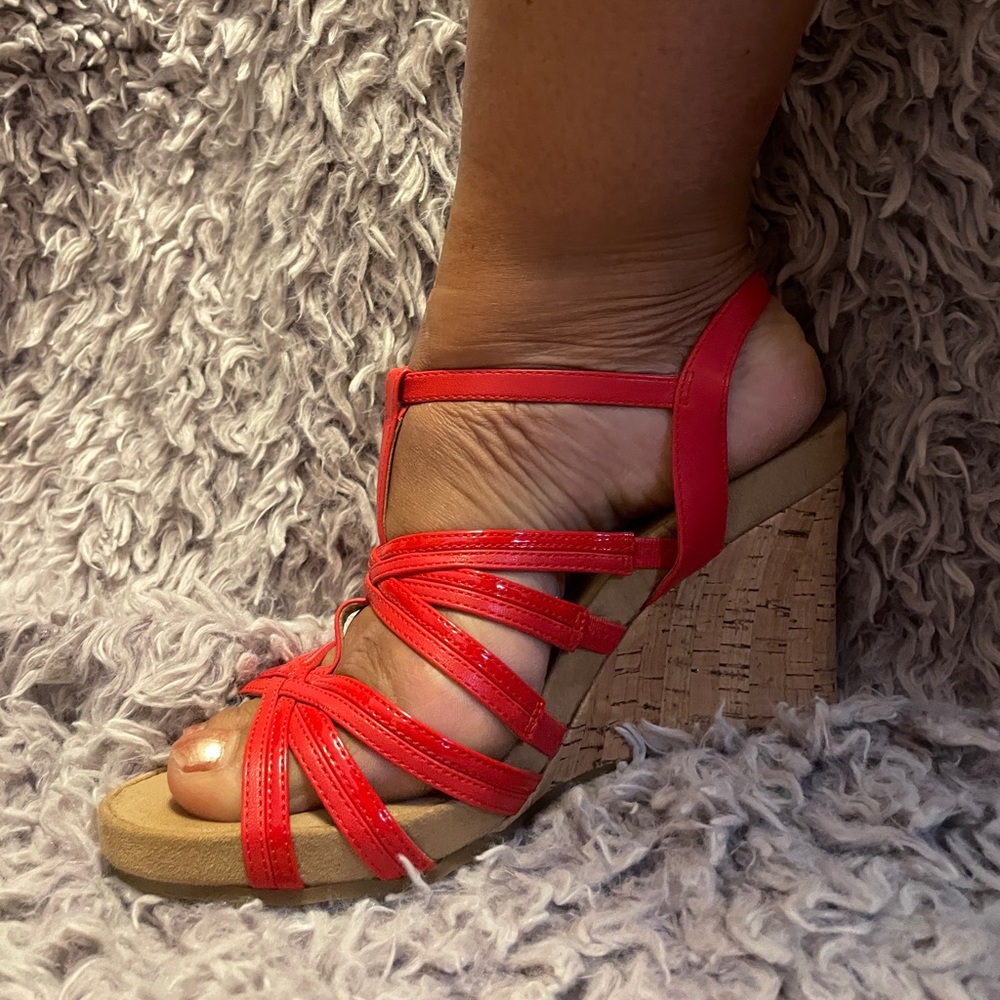 SOLD NWOT Red Aerosoles Sandals plush comfortable insoles; 4” wedge
